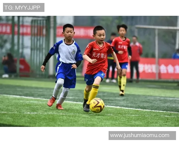 中国孩子与足球明星亲密接触梦想成真激励未来运动员成长之路